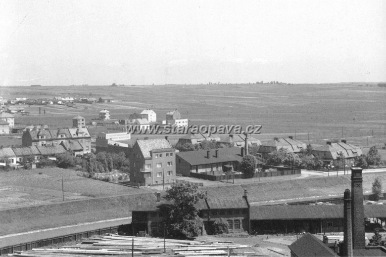 kolofikogvo (12).jpg - Pohled na Kolofíkovo nábřeží, Fugnerovou ulici a okolí. Fotografie z 30.let 20.století.